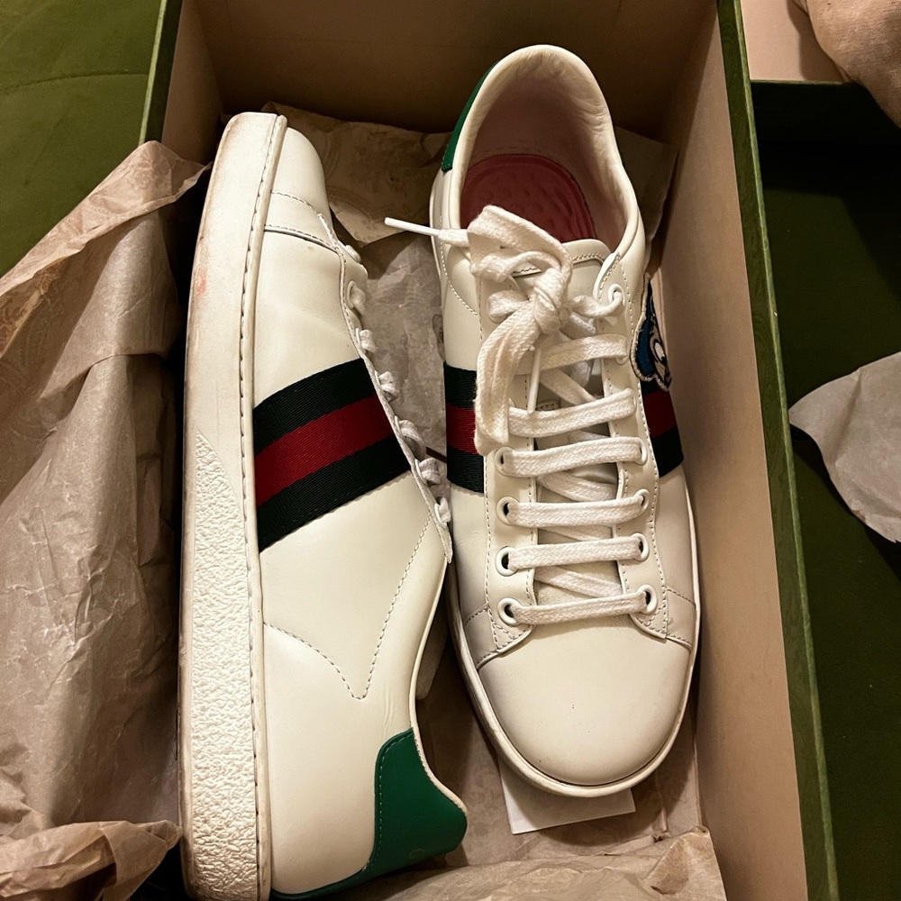 Gucci White Leather Low-Top Sneakers with Green & Red Stripe